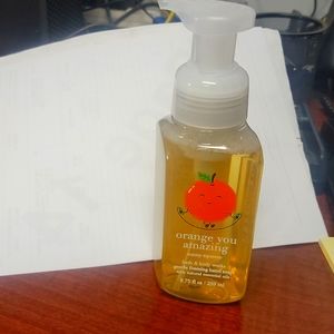 Foaming hand soap